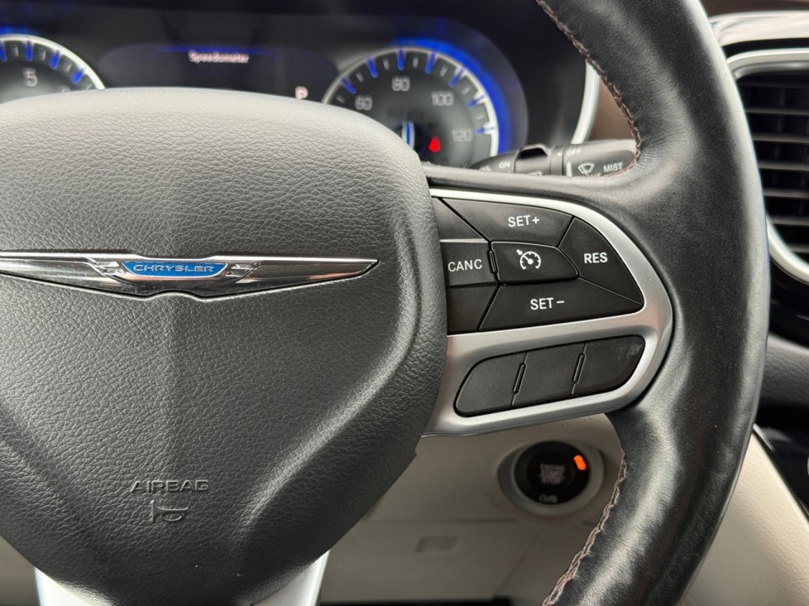 Used 2017 Chrysler Pacifica Touring-L Plus image 22