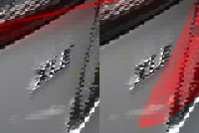 Used 2012 Toyota Camry XLE w/ Leather Pkg image 9