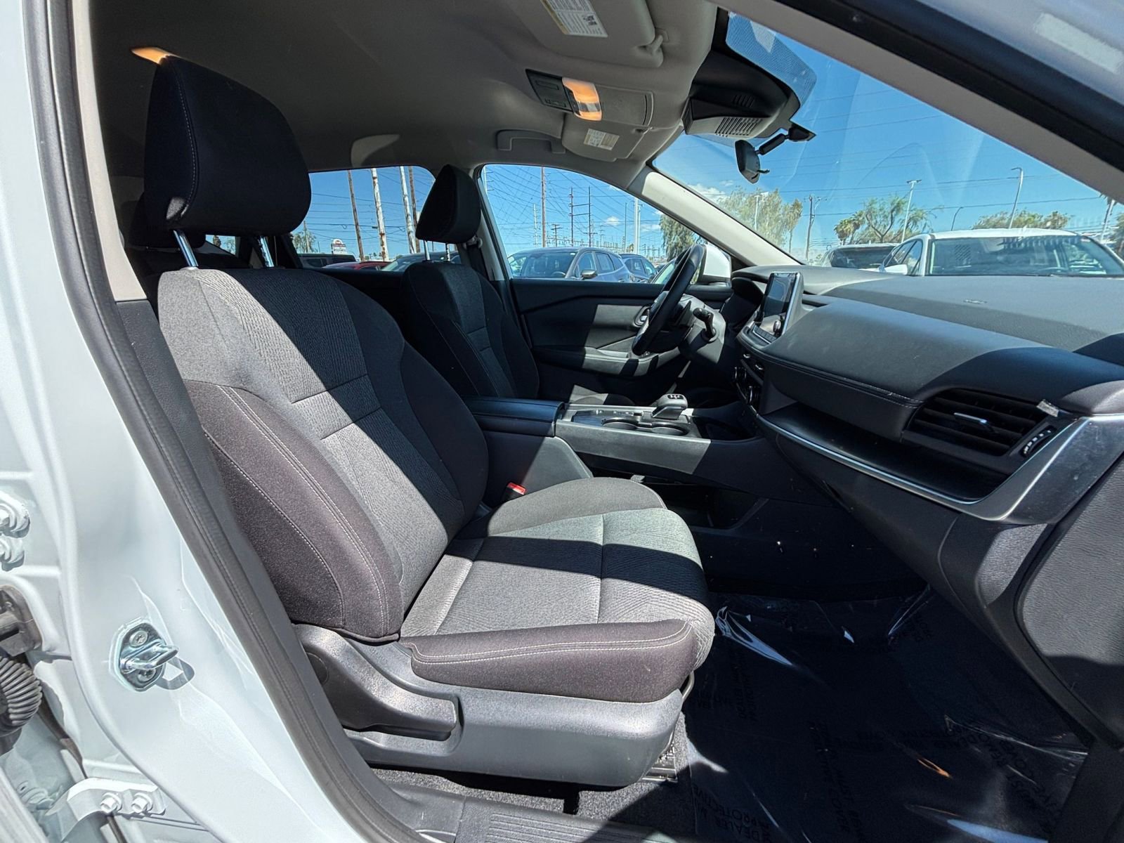 Used 2025 Nissan Rogue SV FWD image 38