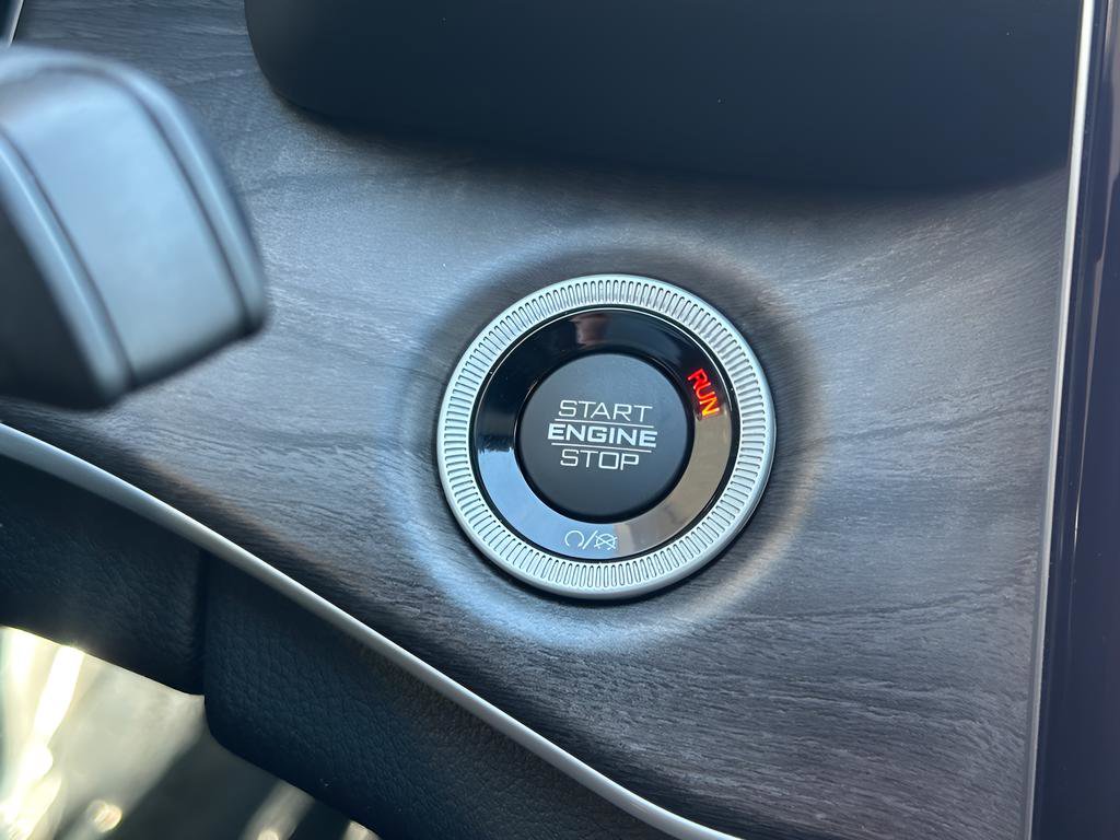 Used 2023 Jeep Grand Cherokee Limited w/ Black Appearance Package image 30