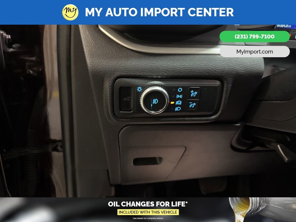 Used 2022 Ford Explorer XLT w/ Equipment Group 202A image 5