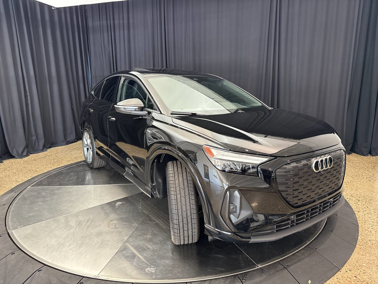 Used 2024 Audi Q4 e-tron Premium w/ Convenience Package image 12