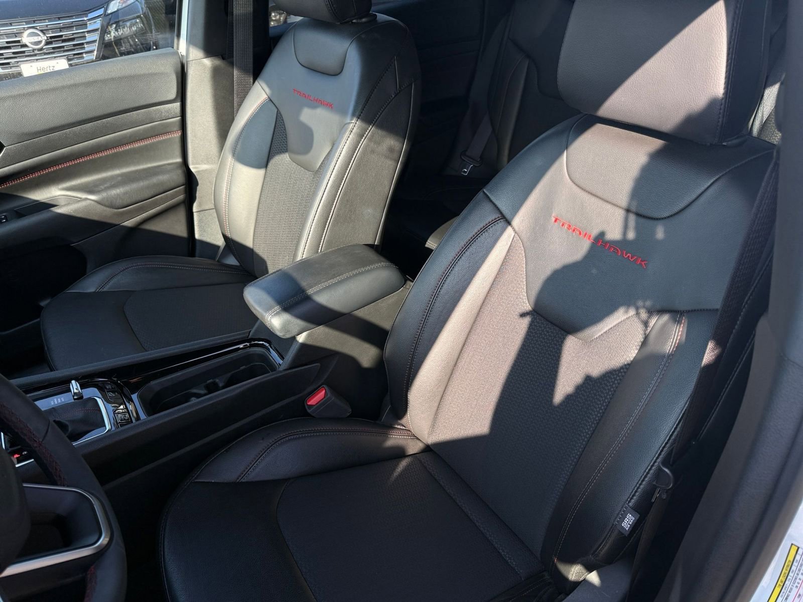 Used 2025 Jeep Compass Trailhawk image 36