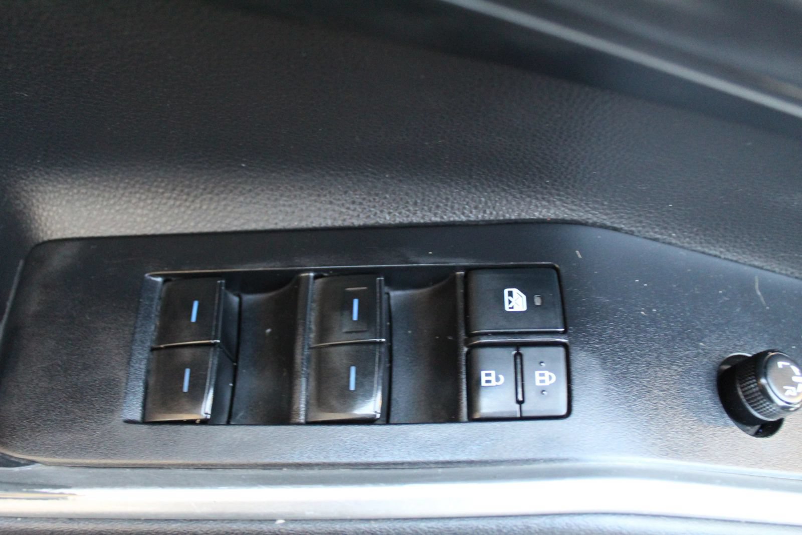 Used 2021 Toyota Highlander L FWD image 31