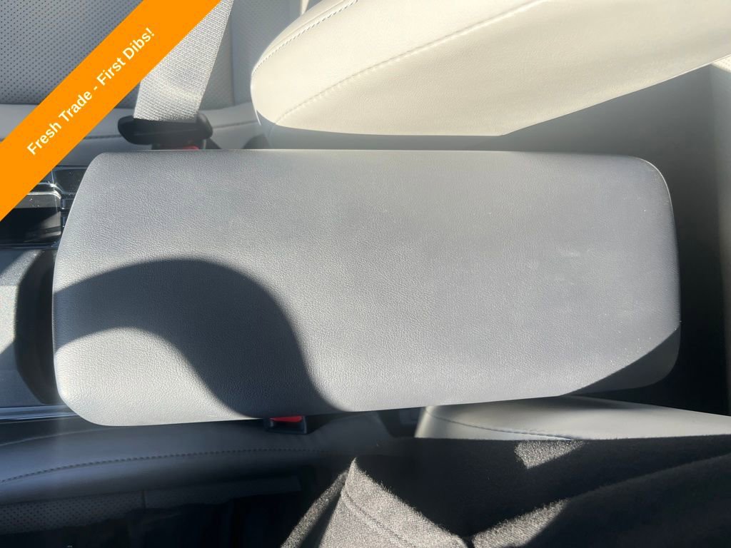 Used 2024 Toyota Prius Limited image 24