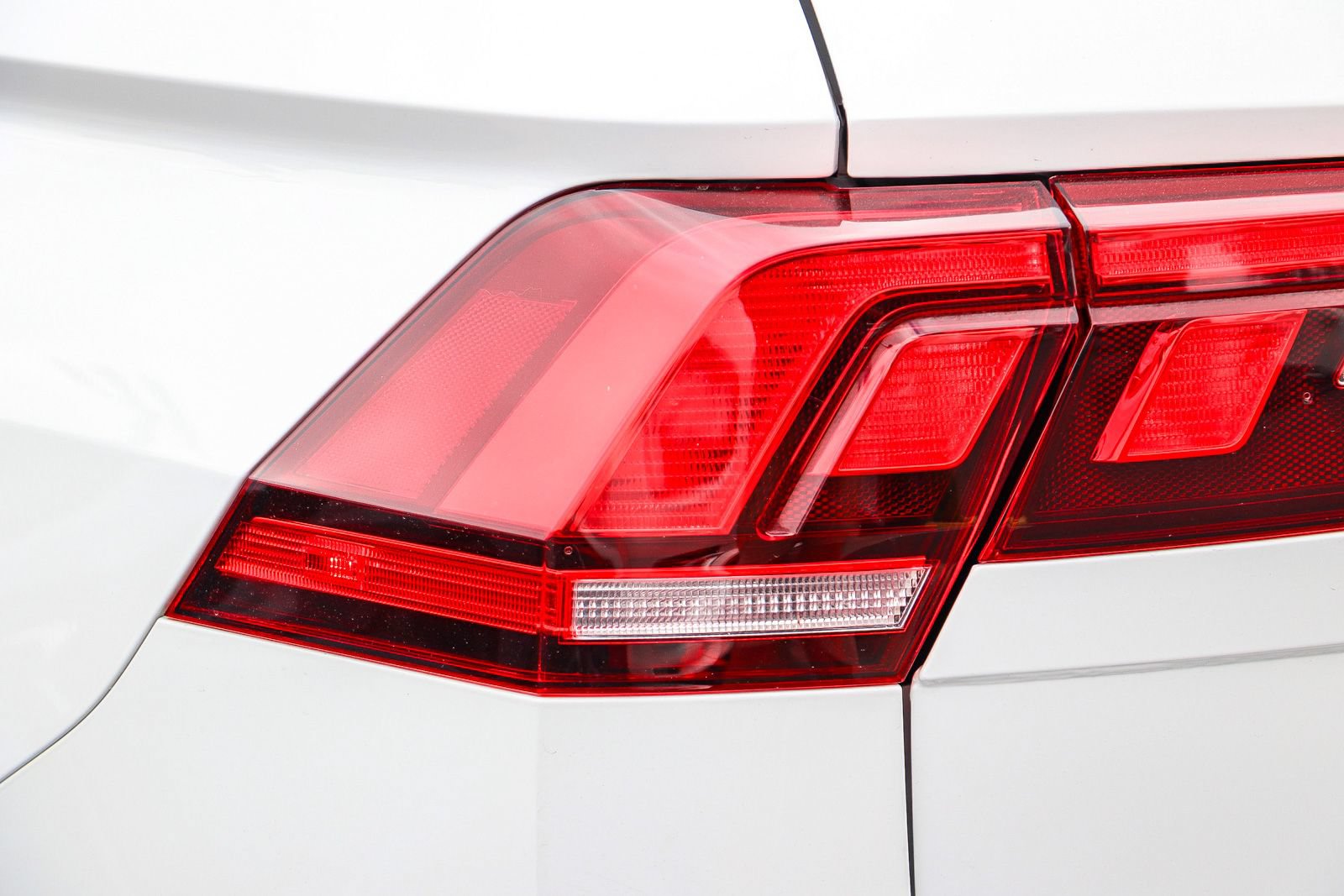 Used 2022 Volkswagen Tiguan S FWD image 9