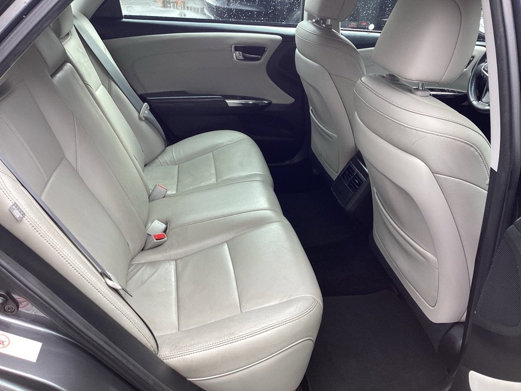 Used 2018 Toyota Avalon XLE image 12