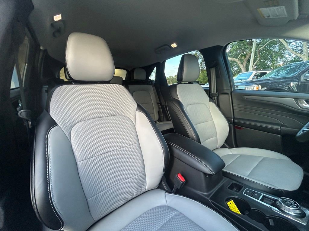 Certified 2024 Ford Escape SE FWD image 30
