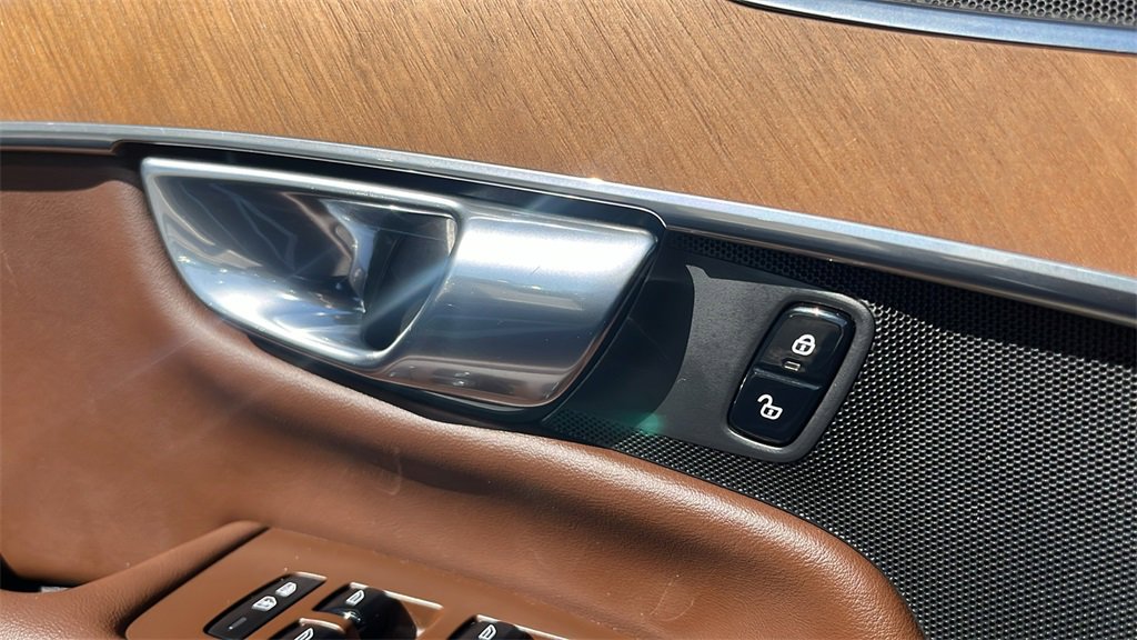 Certified 2023 Volvo XC90 B5 Plus w/ Protection Package image 15