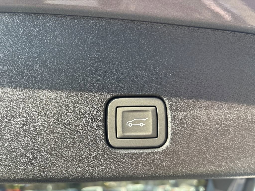 New 2026 Cadillac Optiq Luxury 2 image 15
