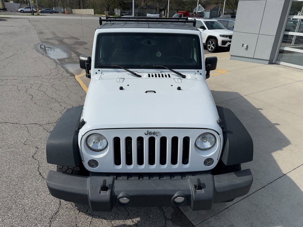 Used 2015 Jeep Wrangler Unlimited Rubicon w/ Connectivity Group AWD/4WD image 11