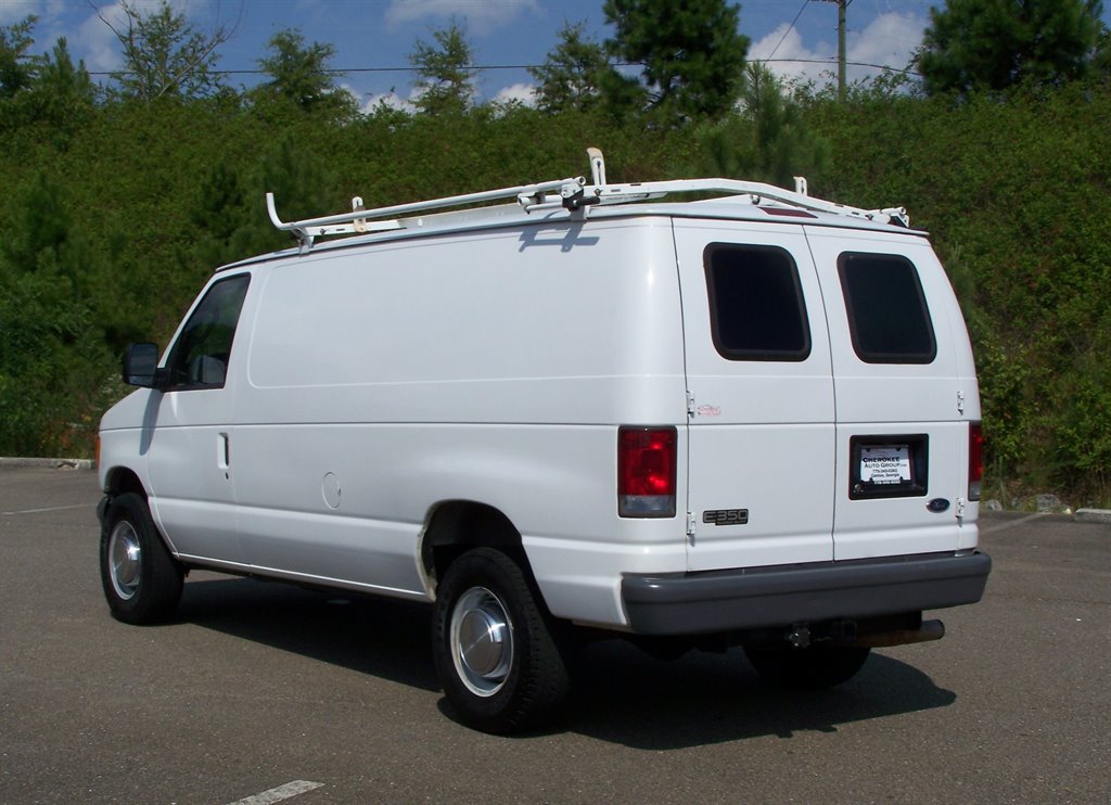Used 2005 Ford E-350 and Econoline 350 Super Duty RWD image 2