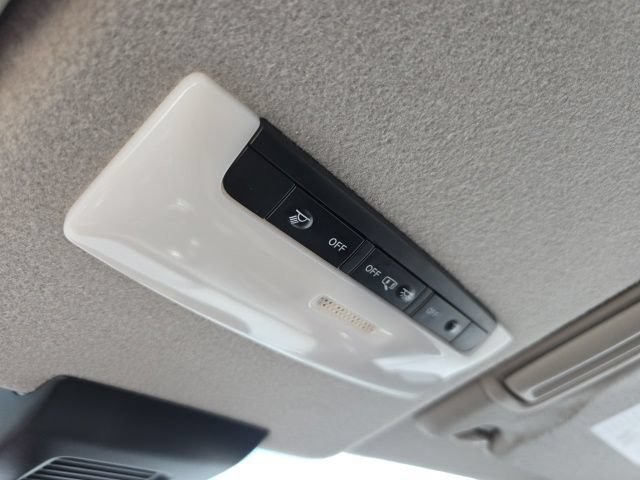 Used 2023 Nissan Kicks SR FWD image 24