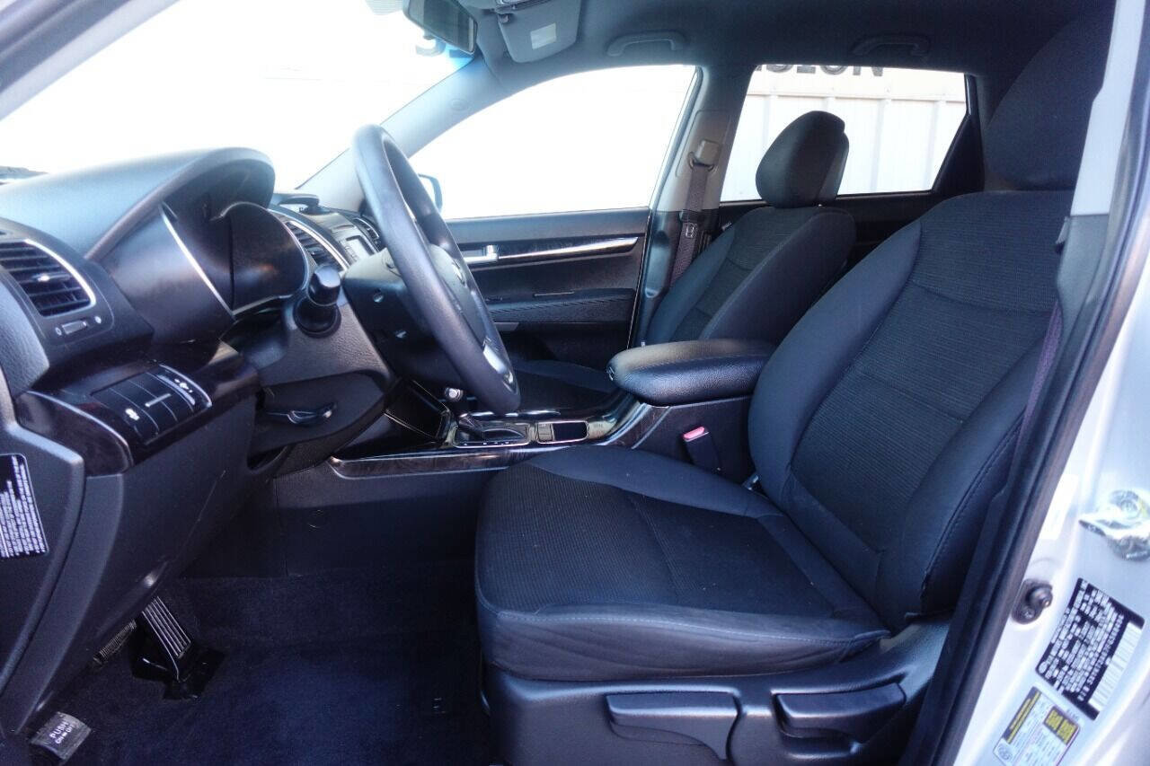 Used 2015 Kia Sorento LX image 11