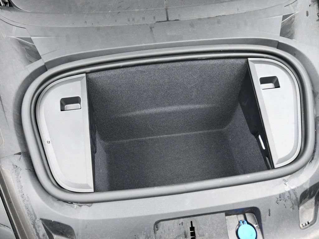 Certified 2025 Porsche Taycan RWD image 33