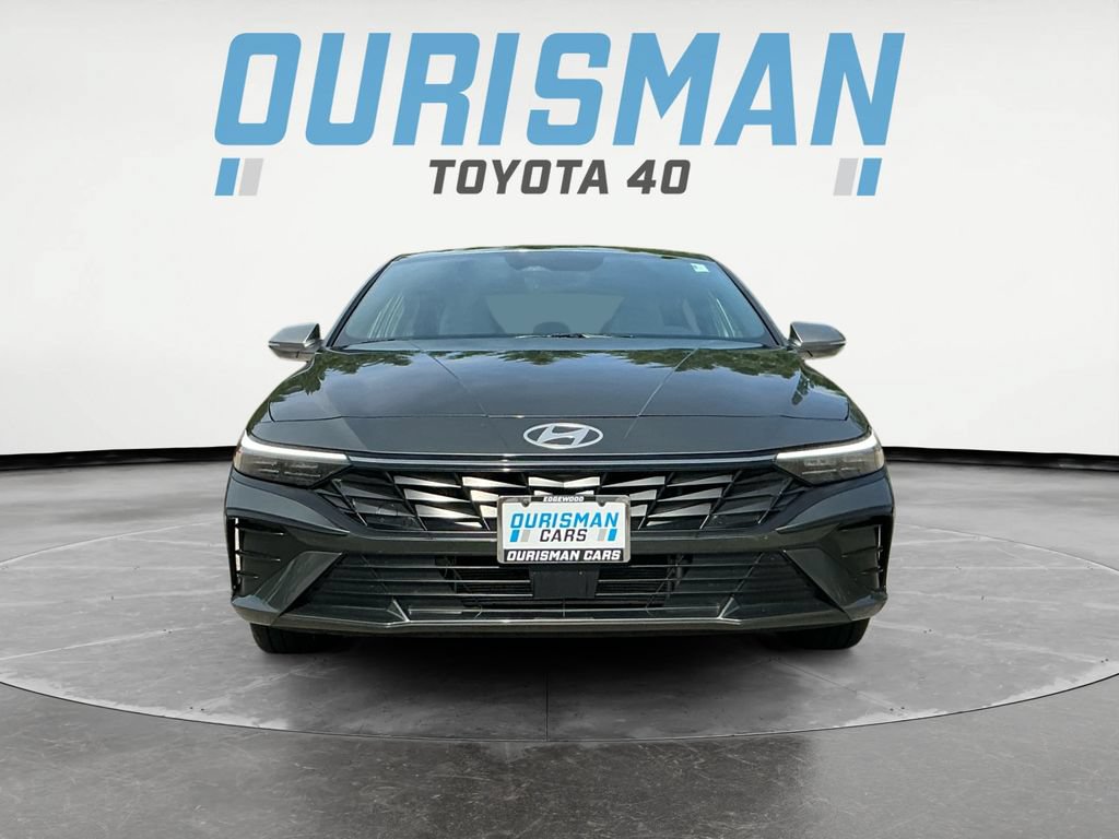 Used 2025 Hyundai Elantra Limited FWD image 2