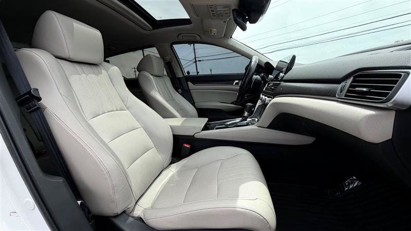 Used 2018 Honda Accord Touring image 36