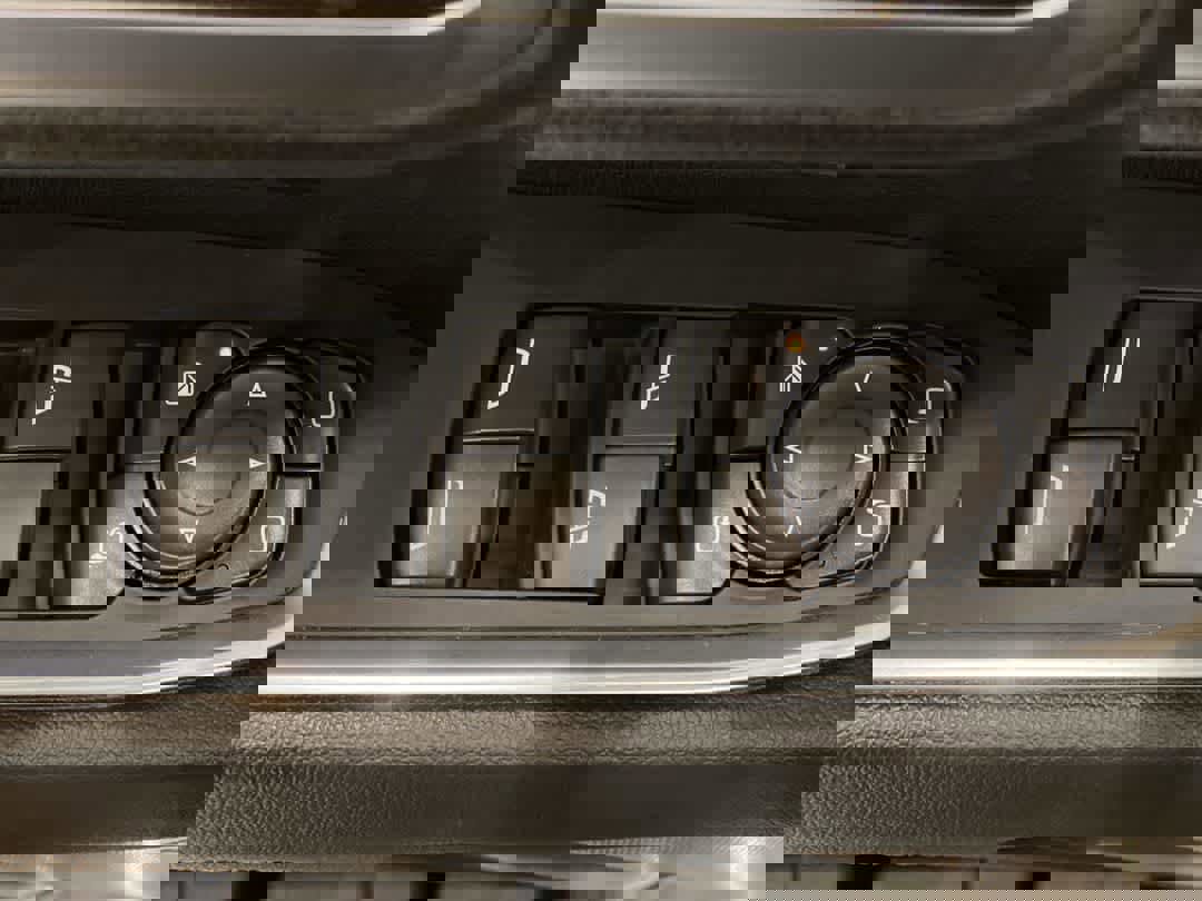 Used 2022 Chevrolet Silverado 1500 High Country w/ Technology Package image 16