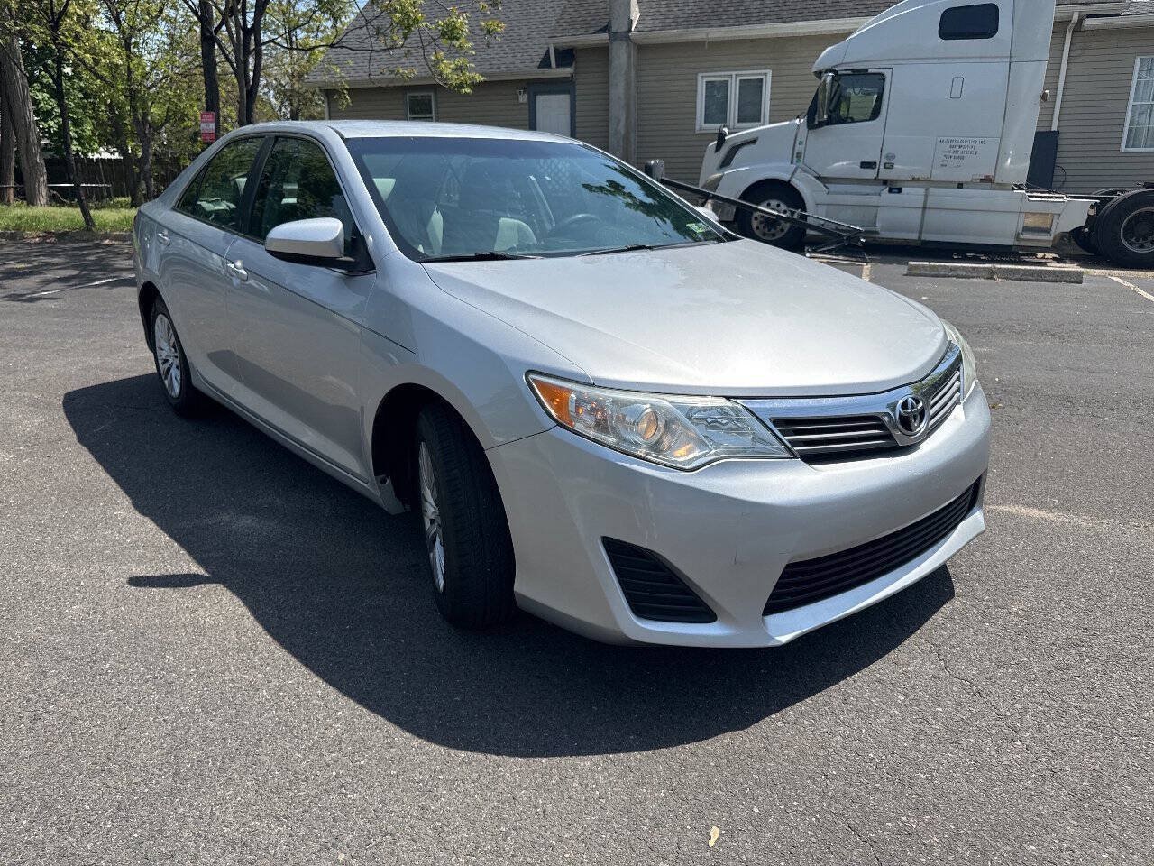 Used 2014 Toyota Camry FWD image 3