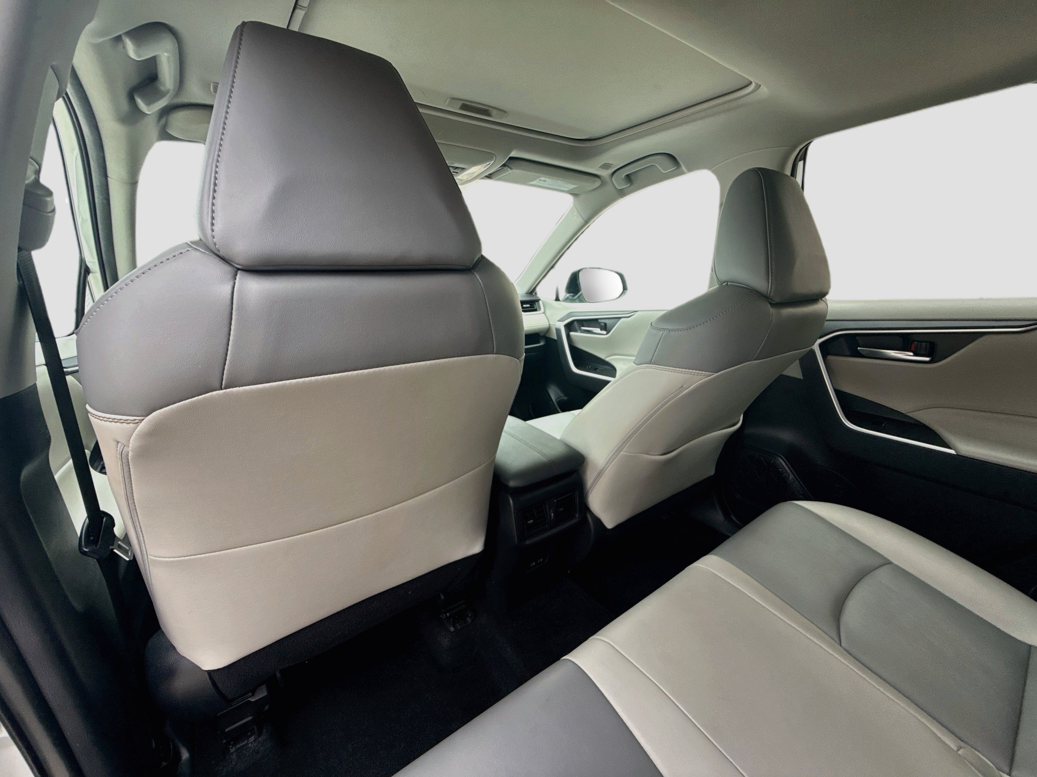 Used 2024 Toyota RAV4 XLE Premium FWD image 22