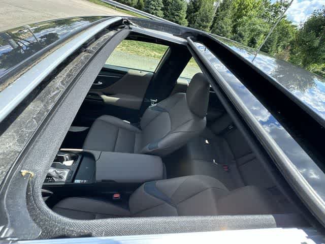 Used 2023 Lexus ES 350 w/ Premium Package FWD image 6