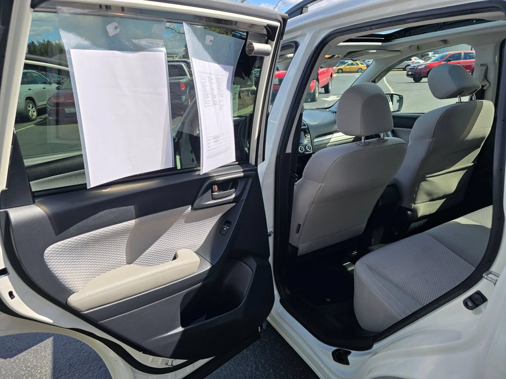 Used 2017 Subaru Forester 2.5i Premium AWD/4WD image 9