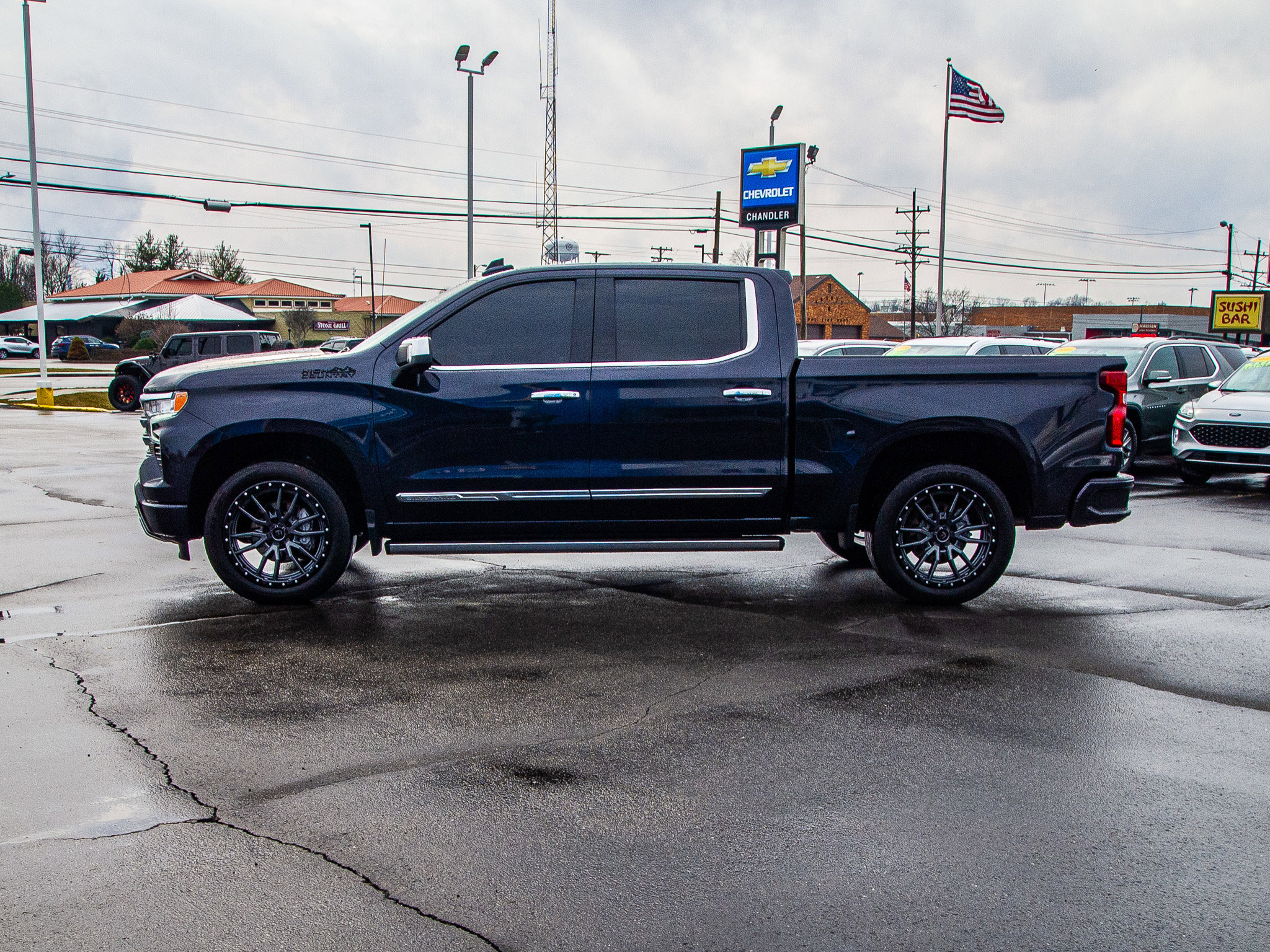 Used 2024 Chevrolet Silverado 1500 High Country w/ High Country Premium Package AWD/4WD image 4