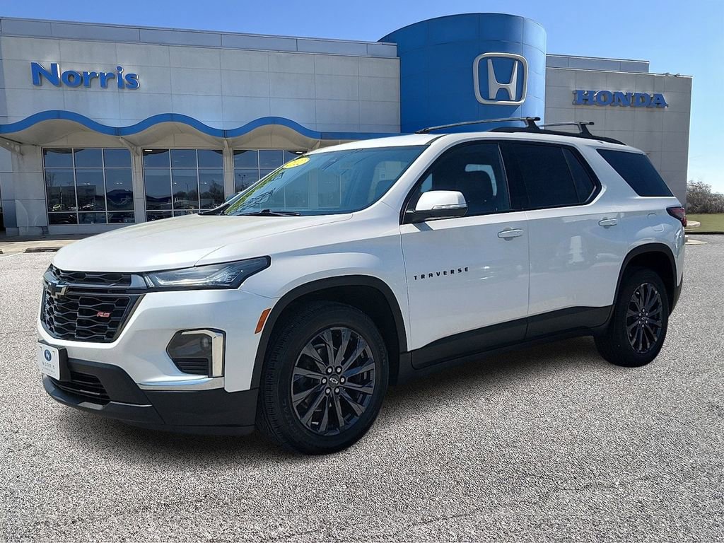 Used 2022 Chevrolet Traverse RS w/ LPO, Cargo Package FWD image 2