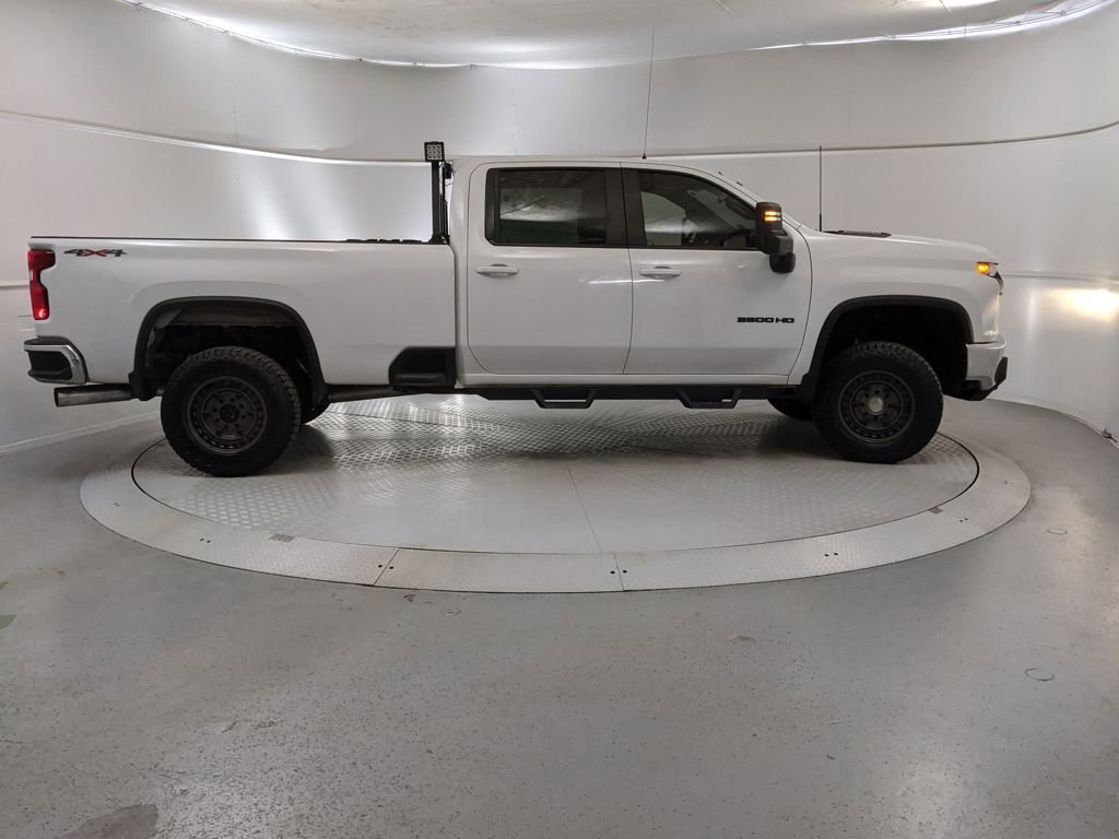 Used 2023 Chevrolet Silverado 3500 LT image 2