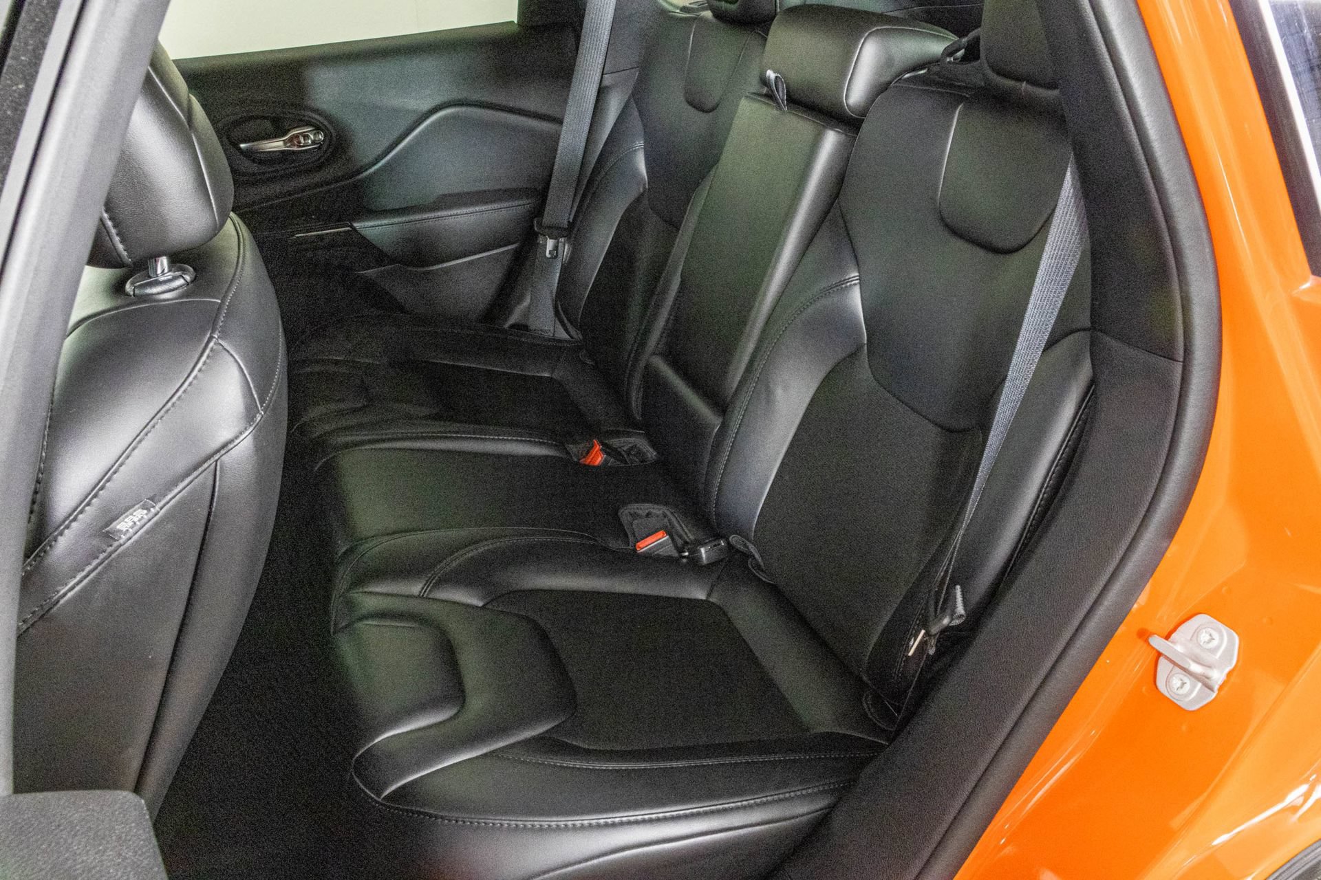Used 2021 Jeep Cherokee Latitude Plus AWD/4WD image 36