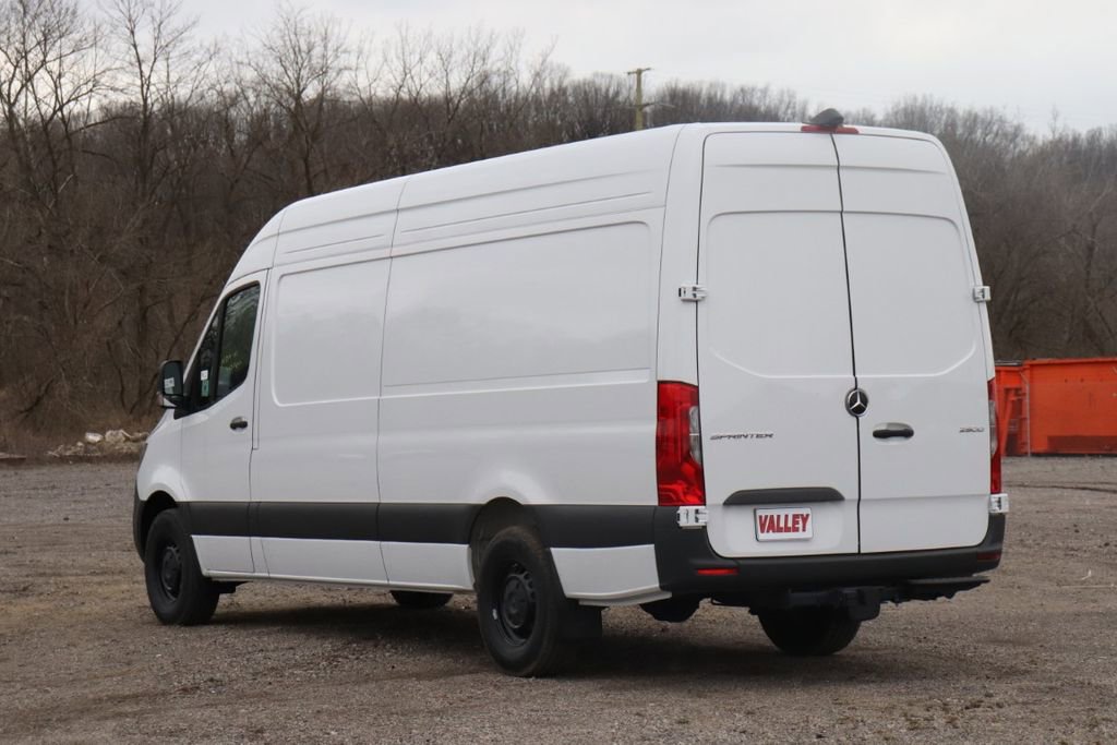 Used 2025 Mercedes-Benz Sprinter 2500 image 5