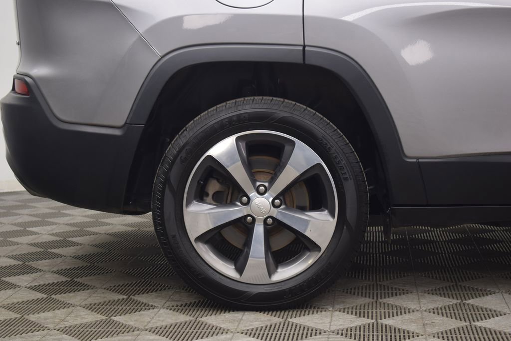 Used 2019 Jeep Cherokee Limited image 32