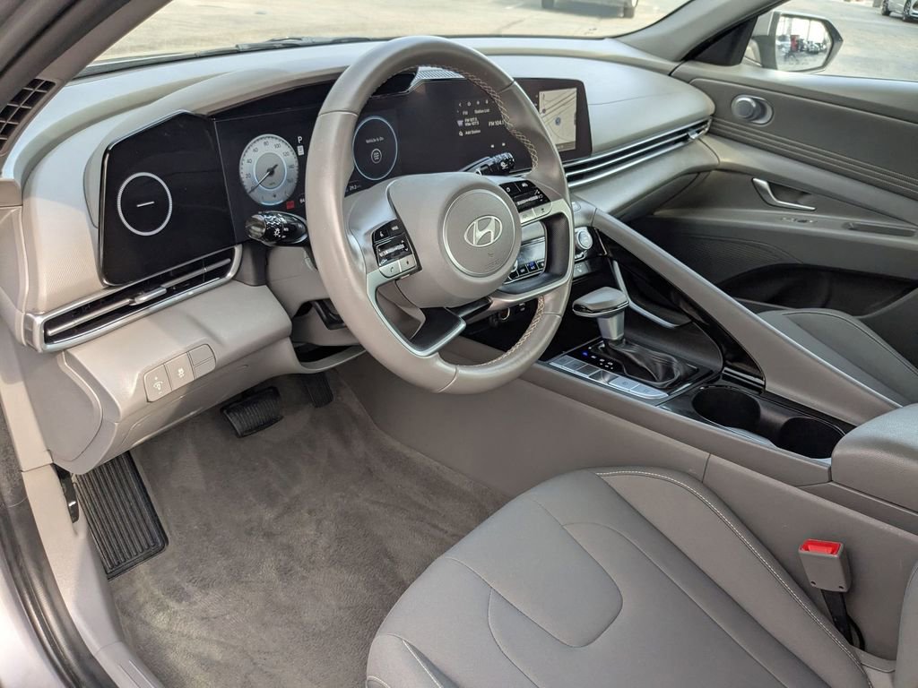 Used 2025 Hyundai Elantra SEL FWD image 13