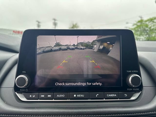 Used 2024 Nissan Rogue S AWD/4WD image 16