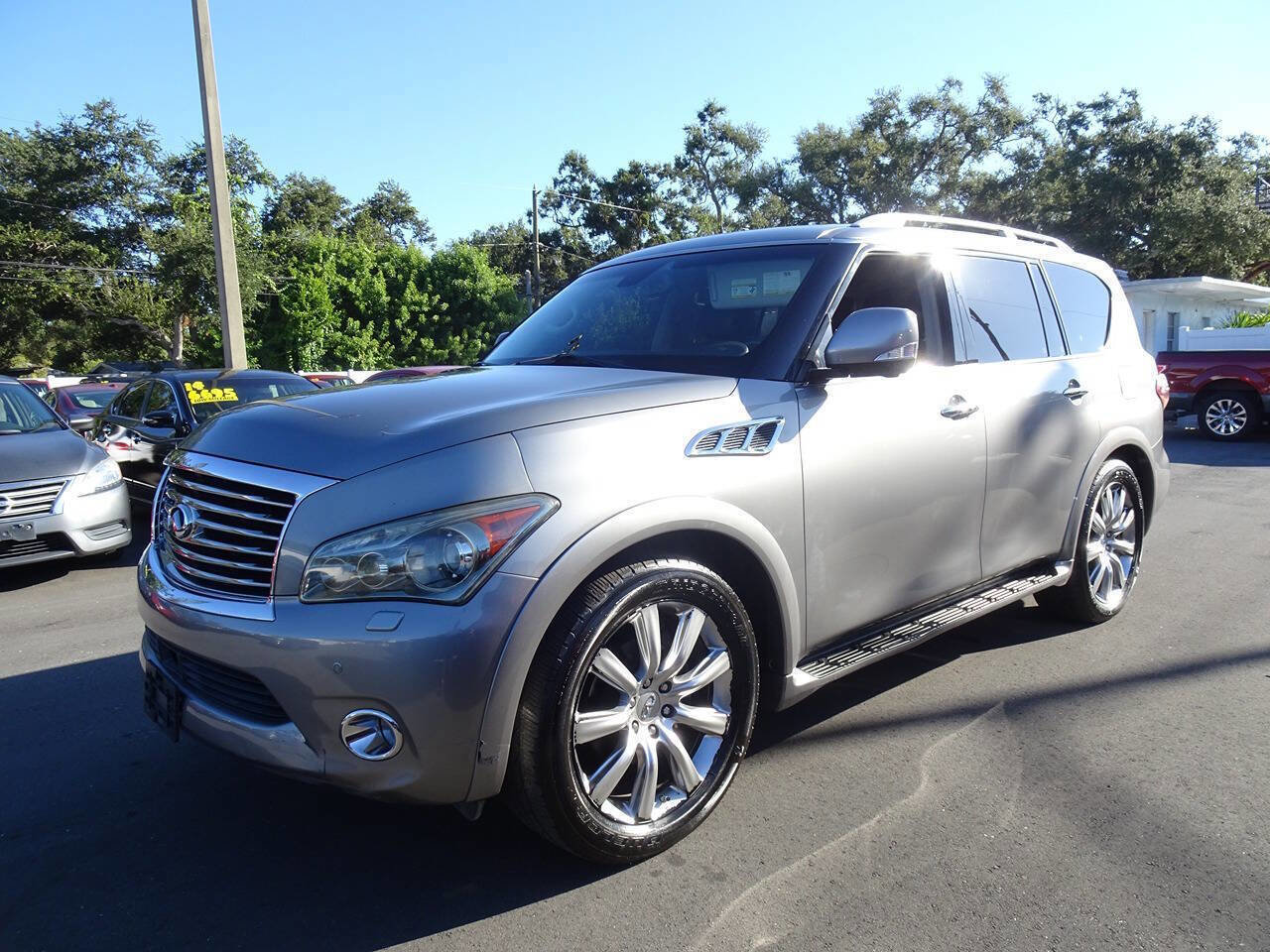 Used 2012 INFINITI QX56 4WD w/ Deluxe Touring Pkg image 8
