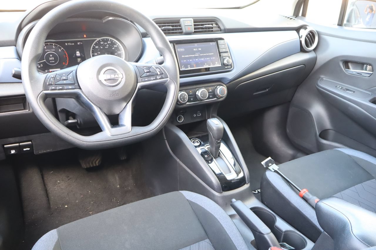Used 2024 Nissan Versa SV FWD image 4