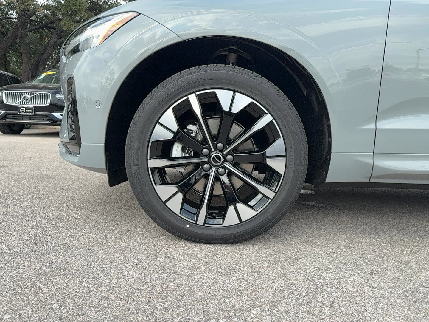 New 2026 Volvo XC60 B5 Plus w/ Protection Package AWD/4WD image 10