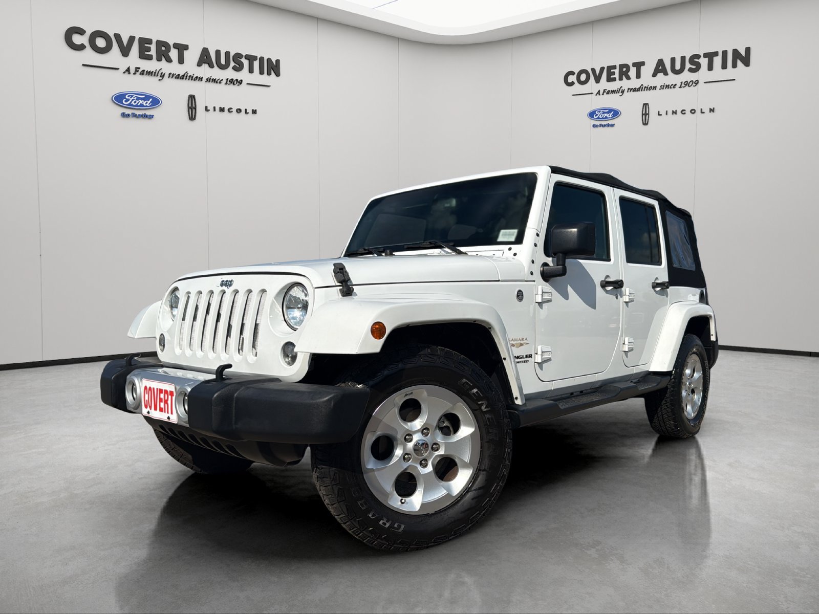 Used 2015 Jeep Wrangler Unlimited Sahara w/ Connectivity Group AWD/4WD image 11