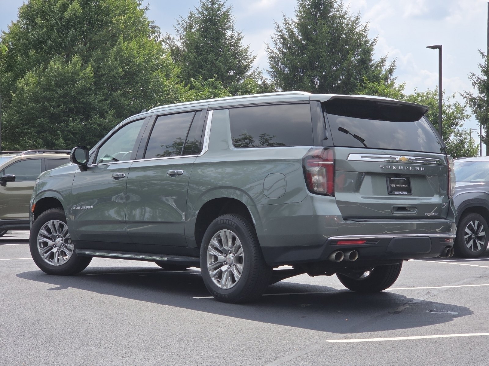 Used 2023 Chevrolet Suburban Premier AWD/4WD image 19