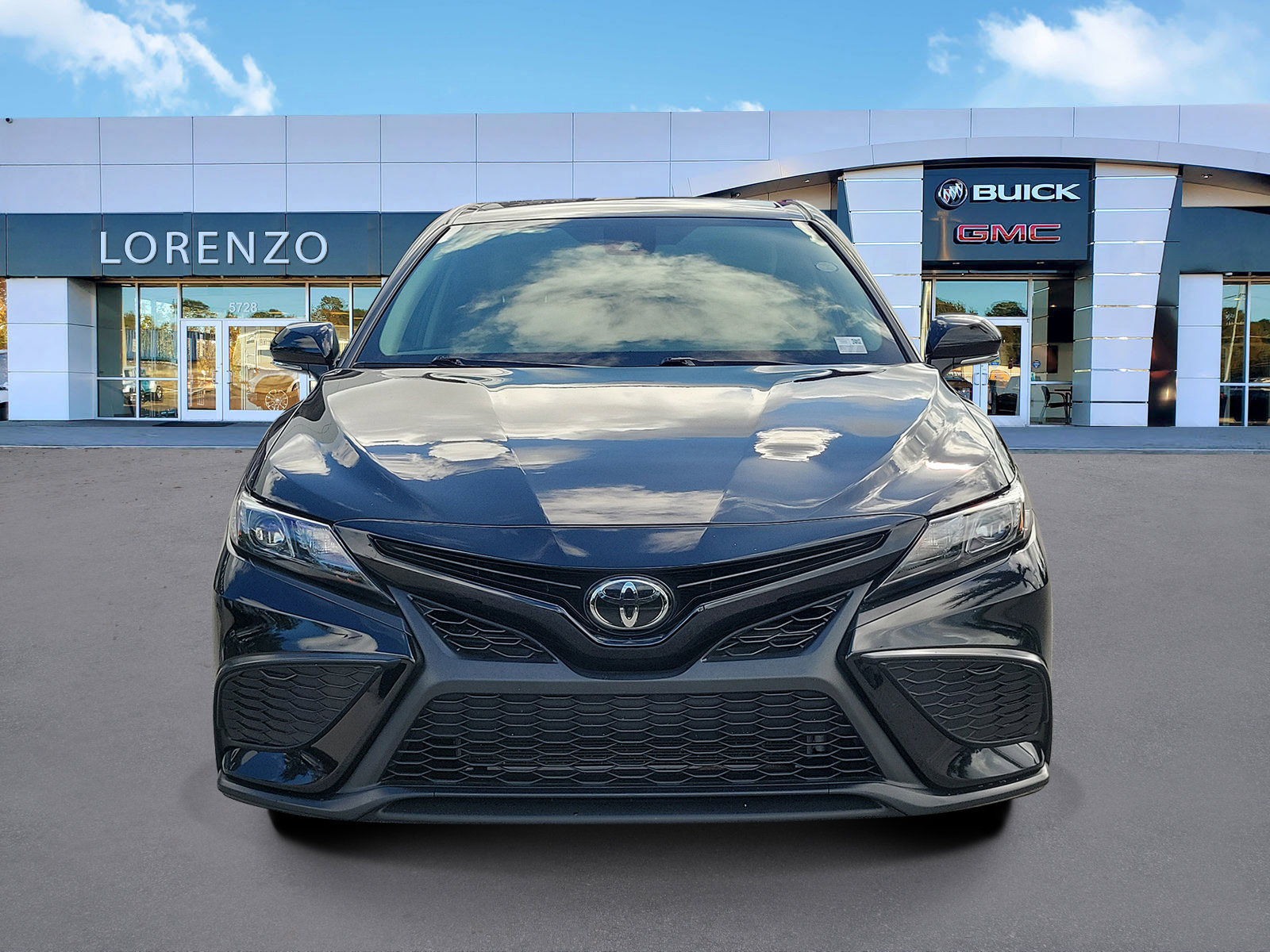Used 2024 Toyota Camry SE image 2