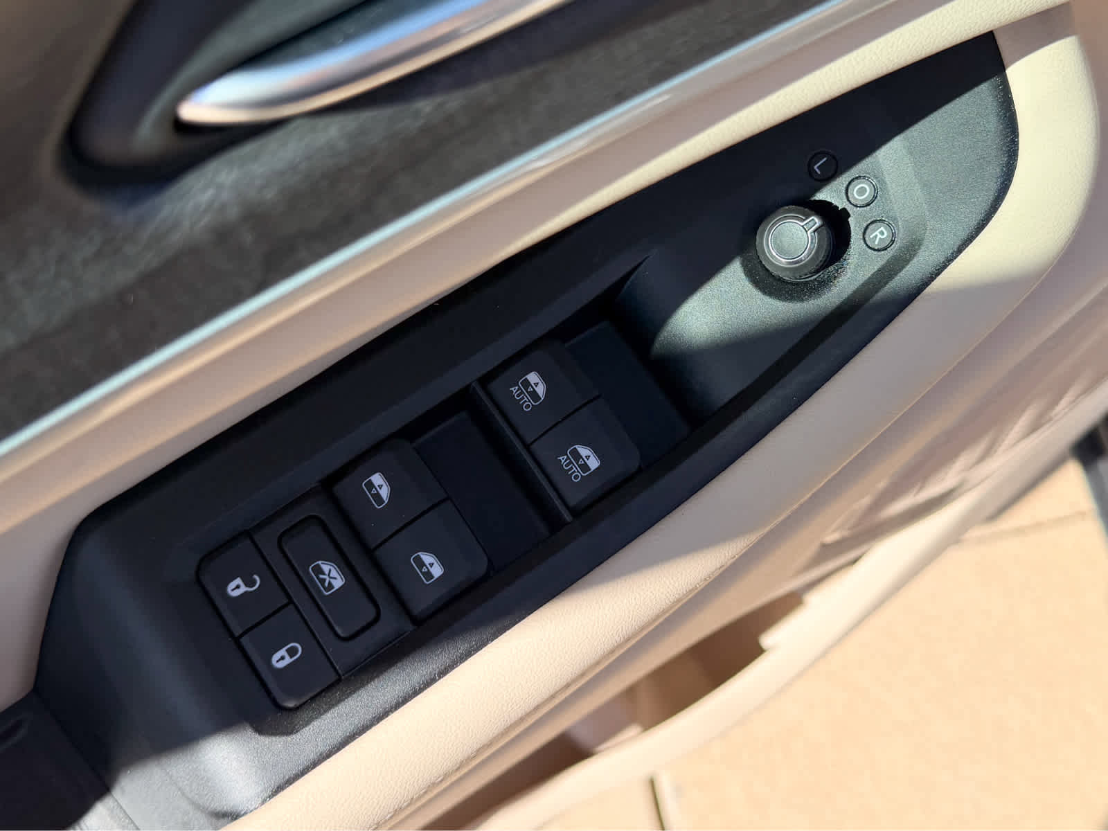 New 2025 Jeep Grand Cherokee L Limited w/ Luxury Tech Group II image 44