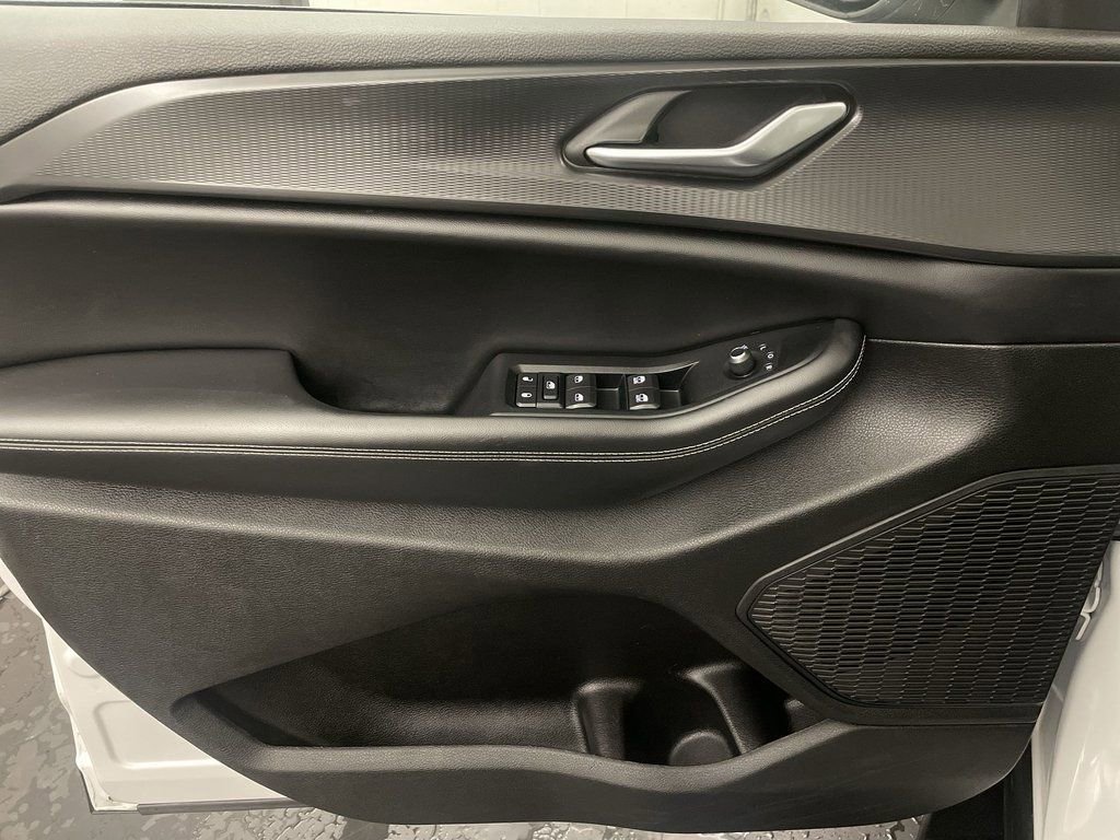 Used 2023 Jeep Grand Cherokee Laredo image 16