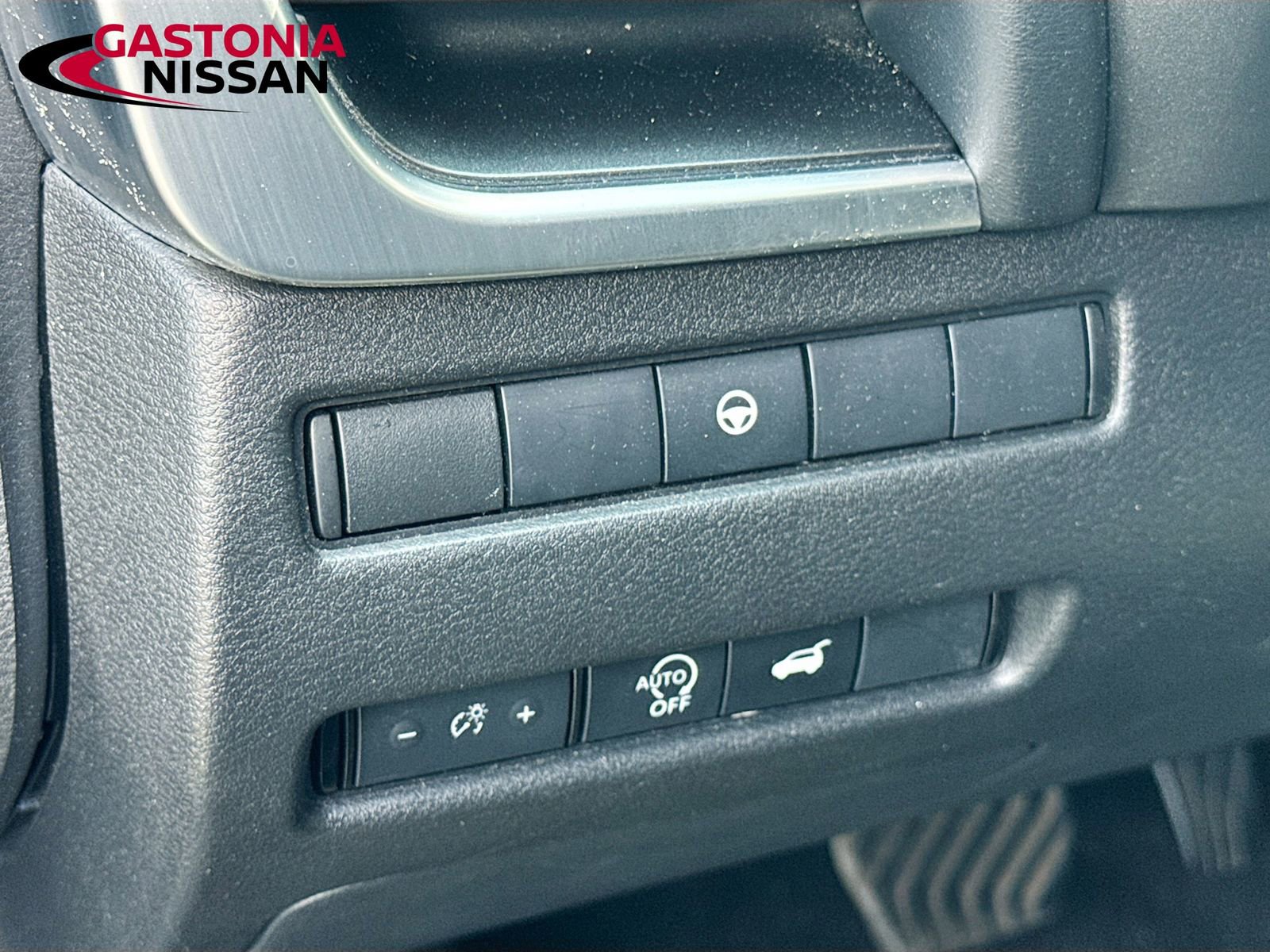 Used 2024 Nissan Rogue SV FWD image 13