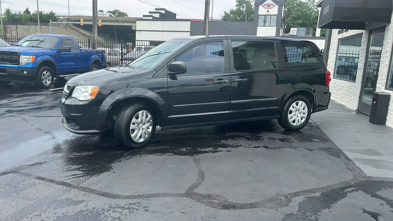 Used 2014 Dodge Grand Caravan American Value Package FWD image 7