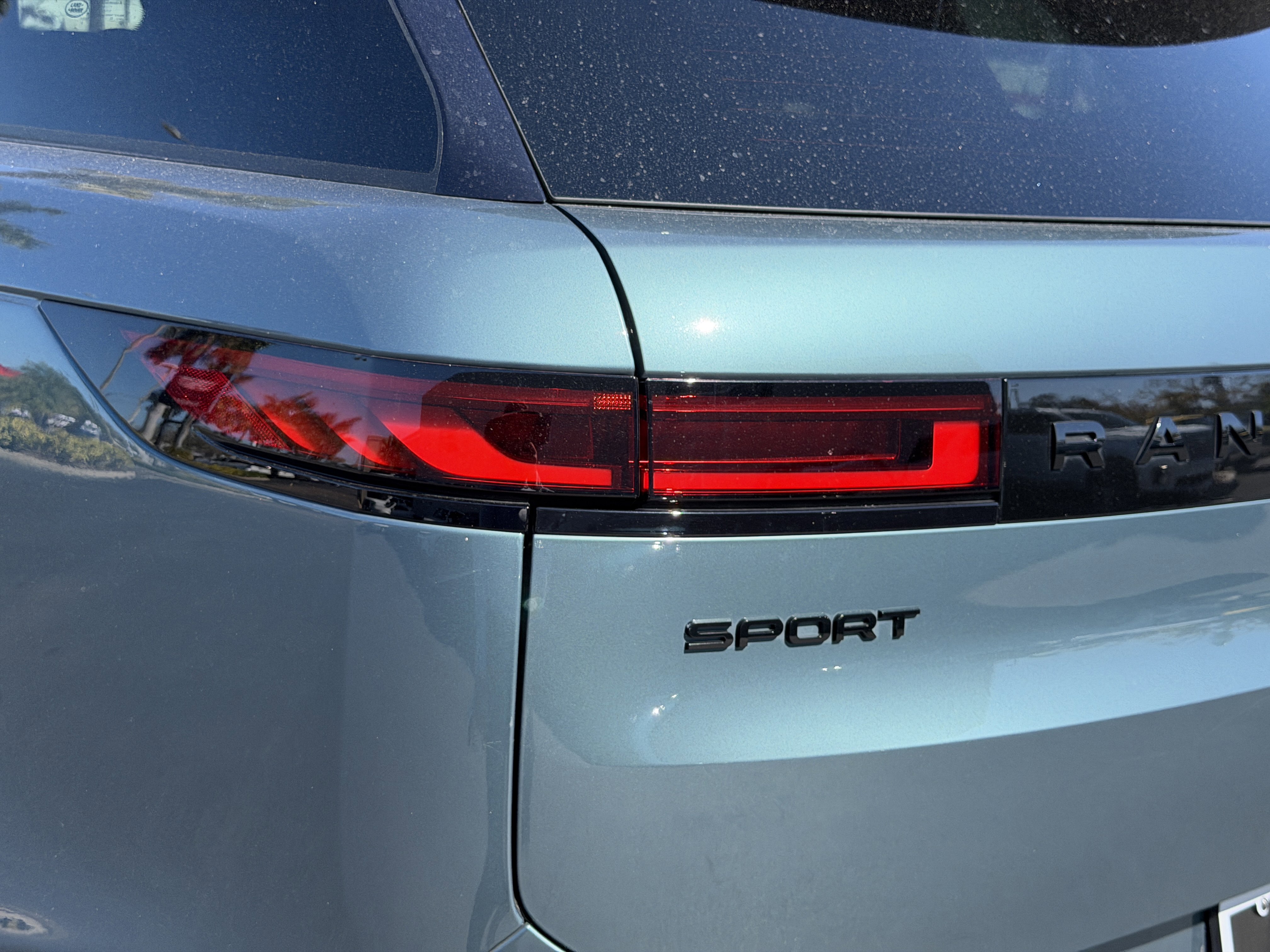 Used 2023 Land Rover Range Rover Sport SE Dynamic image 9