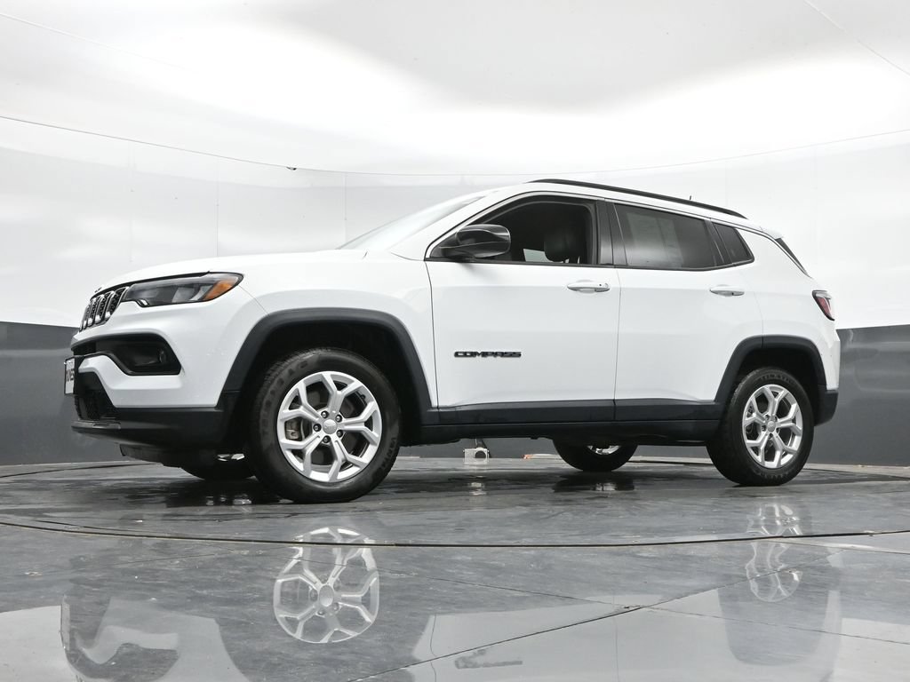 Used 2024 Jeep Compass Latitude AWD/4WD image 41