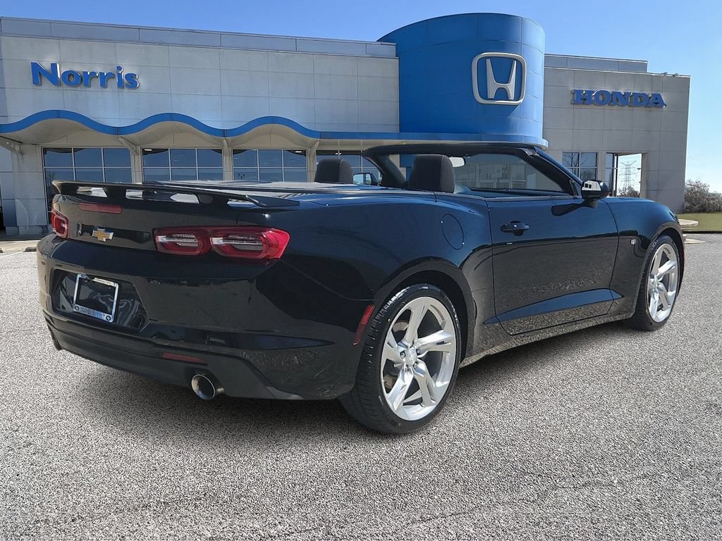 Used 2020 Chevrolet Camaro LT RWD image 4