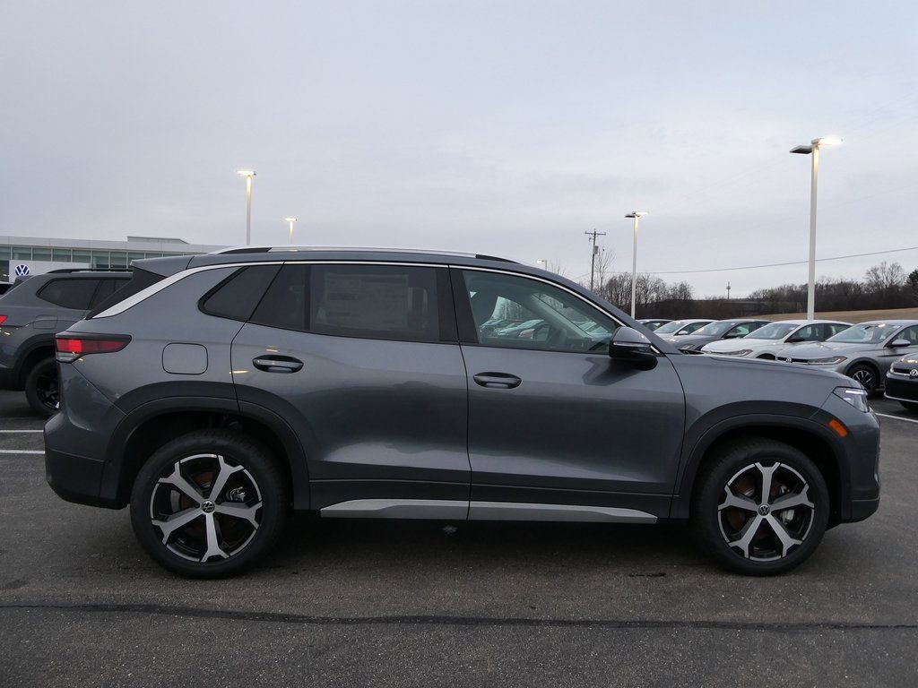 New 2026 Volkswagen Tiguan SE image 2