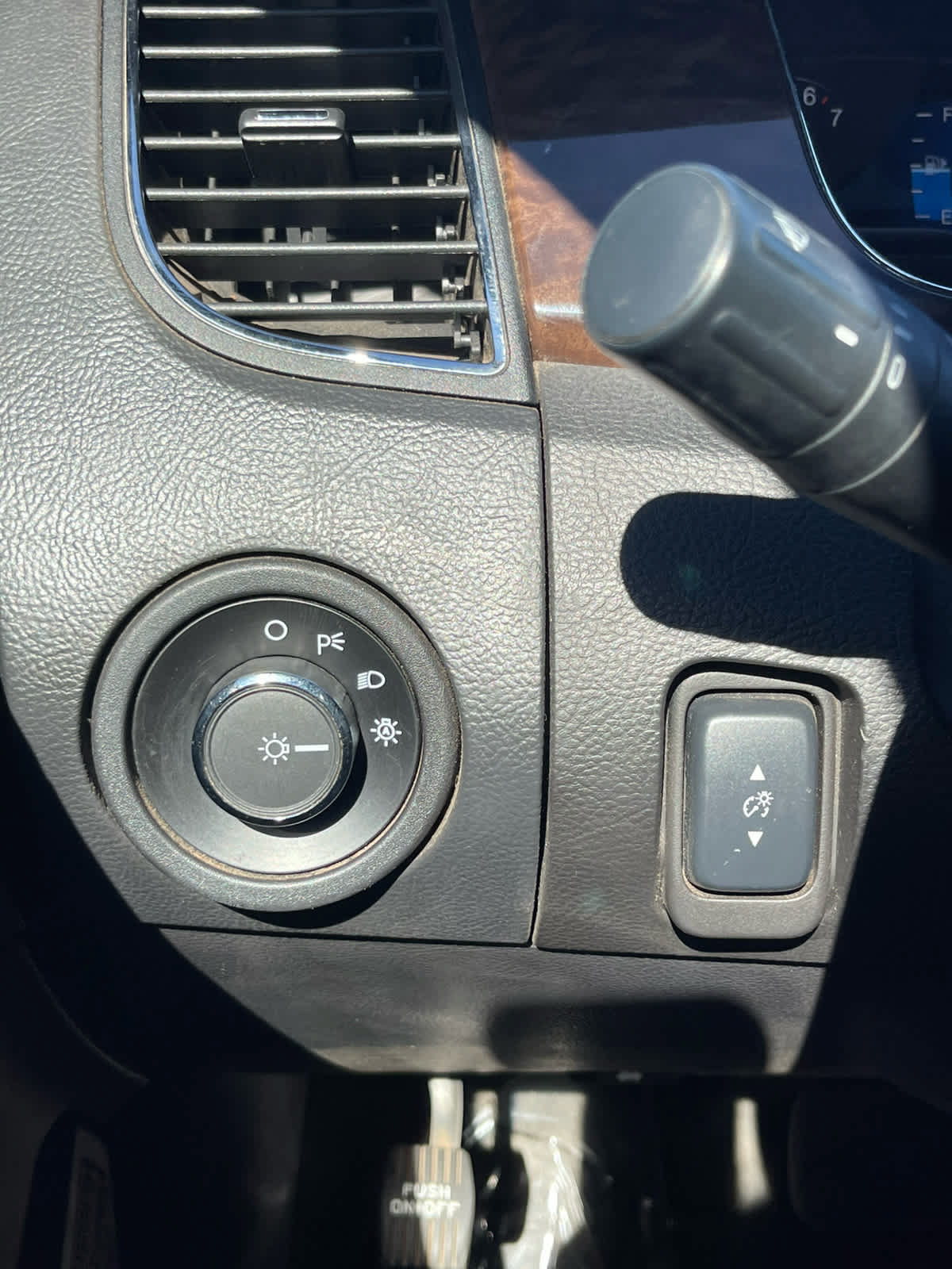 Used 2015 Ford Taurus Limited FWD image 20