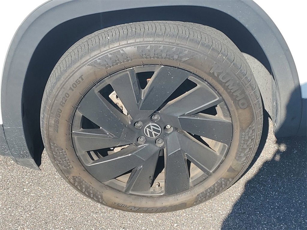 Used 2024 Volkswagen Atlas SE w/ Black Wheel Package image 5